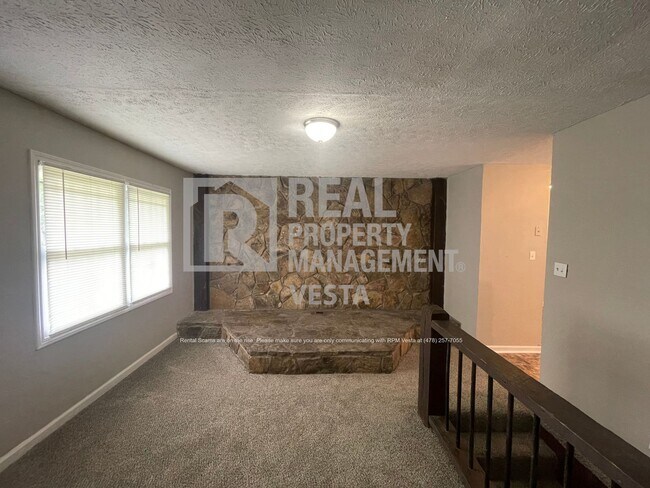 Building Photo - Three Bedroom Home on Quiet Cul-de-sac in ...