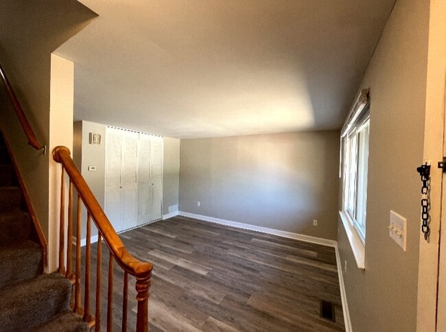 Building Photo - 1390 Lincoln Dr