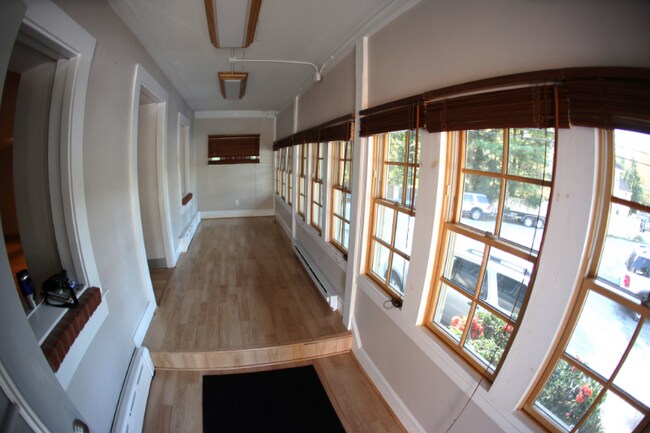 Foto del edificio - 1081 Creek Rd