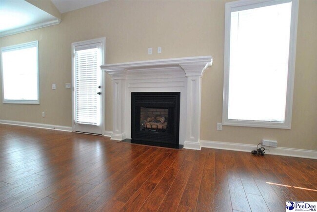 Foto del edificio - 1355 Millbank Dr