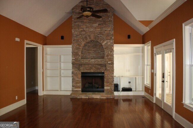 Foto del edificio - 207 Lakeview Ct