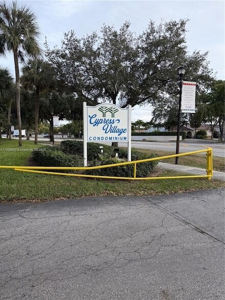 Primary Photo - 7230 Fairway Dr