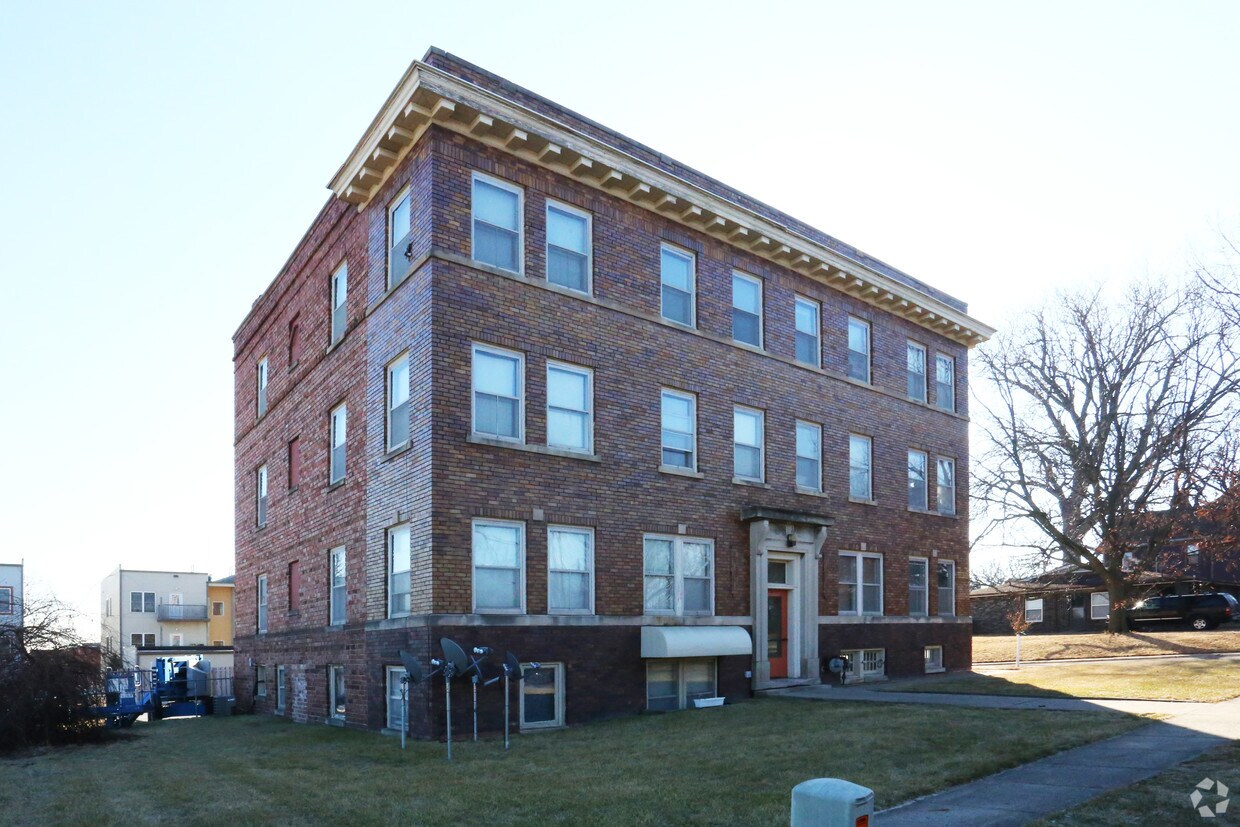 Building Photo - 933 18th St