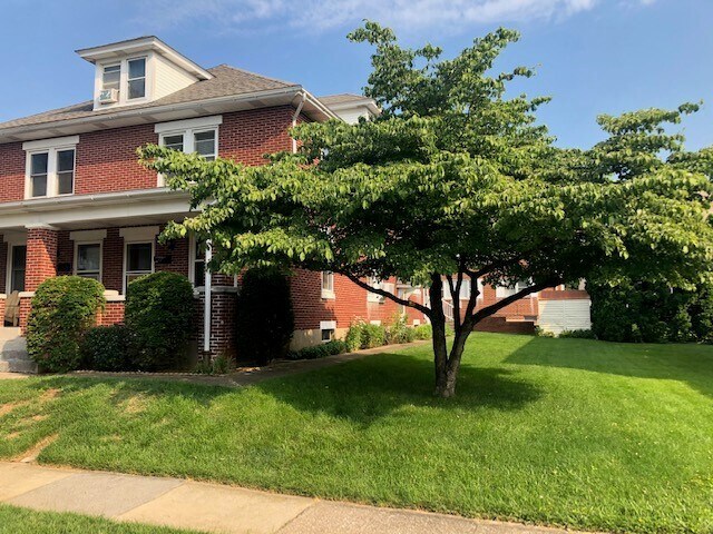 Vista desde la calle - 227 W Caracas Ave