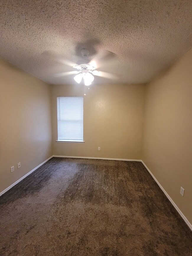 Building Photo - Cozy 3/2/2 in Fort Worth