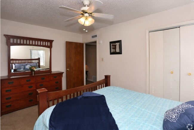 Foto del edificio - 2104 Virginia Dr