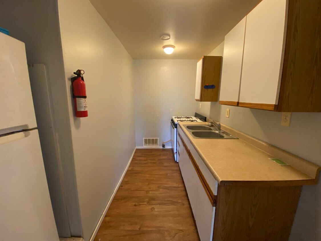 217 W 8th St Unit 2, Monroe, MI 48161 Room for Rent in Monroe, MI