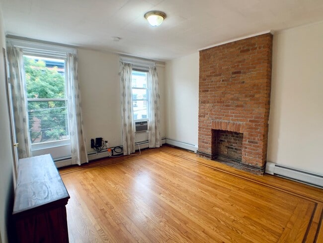 Building Photo - 530 Garden St