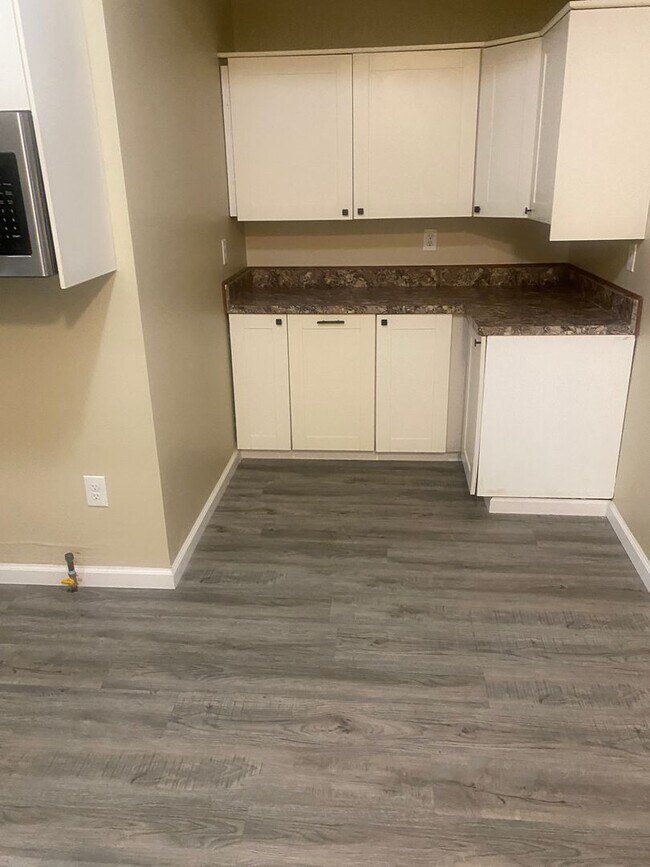 Building Photo - **PRICE REDUCED **Newly renovated three be...