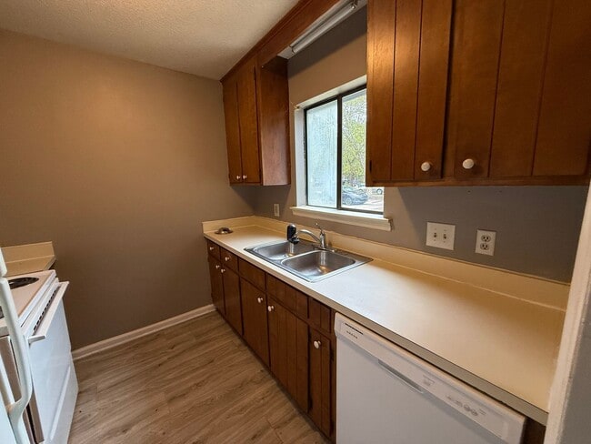 Foto del edificio - 3704-1 Nealshire Drive