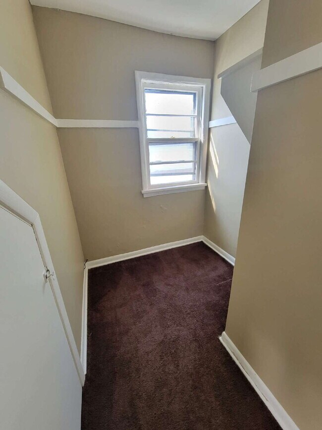 Foto del edificio - Spacious Updated One-Bedroom Apartment – R...