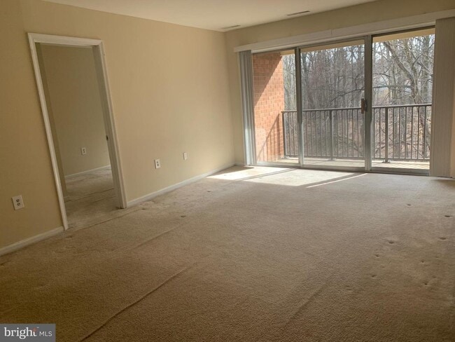 Building Photo - 884 College Pkwy