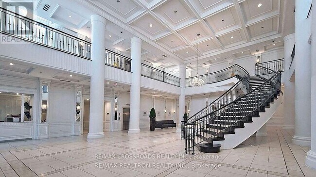 Photo du bâtiment - 15-1815 Greenview Ave