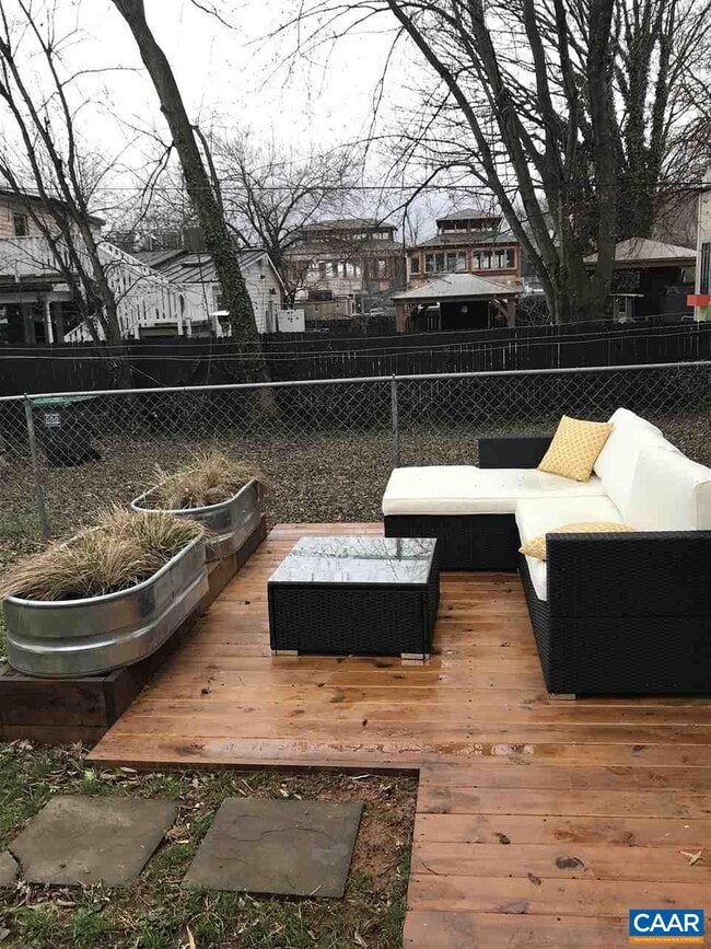 Building Photo - 804 Hinton Ave