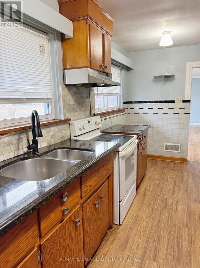 Photo du bâtiment - 6427 Burdette Dr