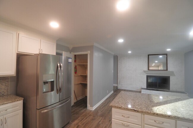 Building Photo - Nice home in quiet family neighborhood.