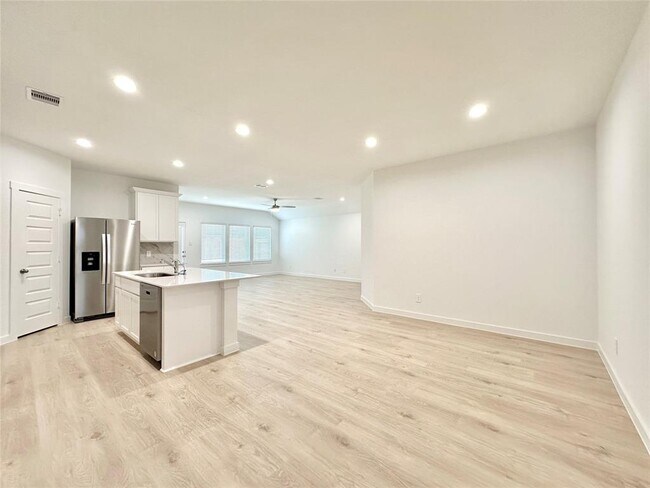 Building Photo - 31723 Theodore Bend Dr