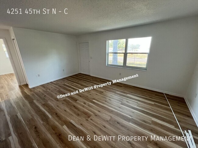 Foto del edificio - 4251 45th St N