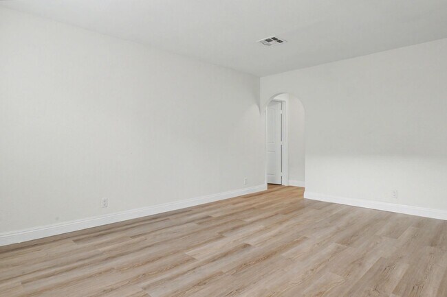 Foto del edificio - 1856 N Decatur Blvd