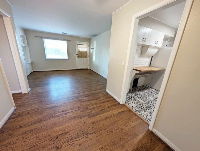 Building Photo - Historic Home in The Village