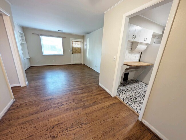 Foto del edificio - Historic Home in The Village