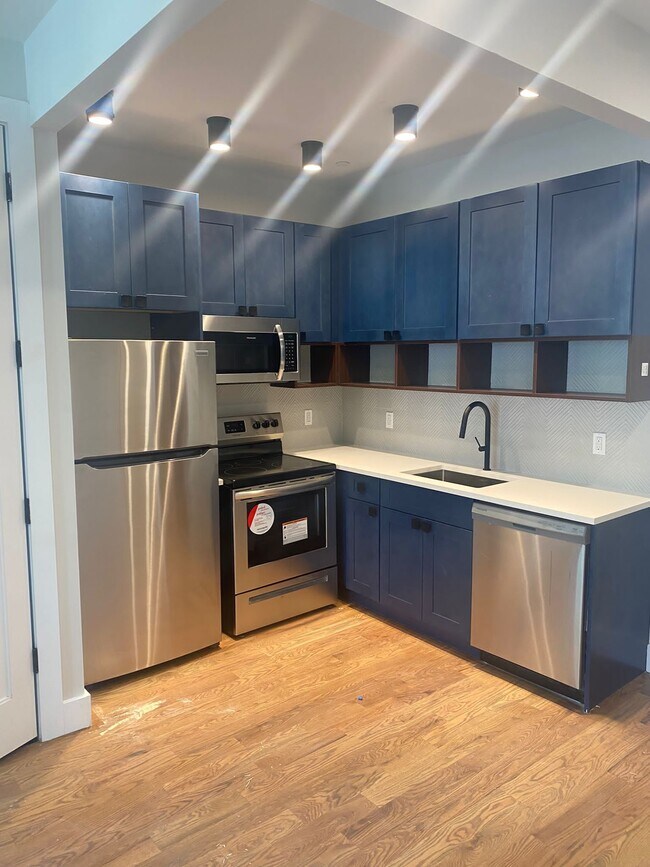 Building Photo - 1475 Greene Ave