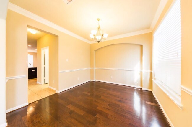 Foto del edificio - 6819 Lavington Way