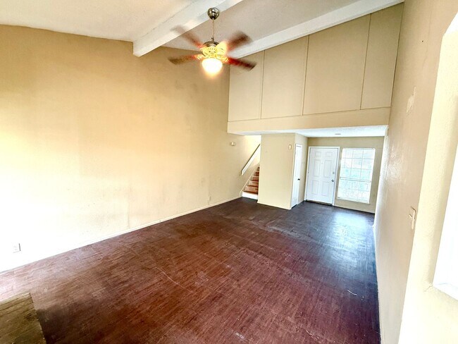 Building Photo - **APPLICATION RECEIVED** Convenient 2-Stor...