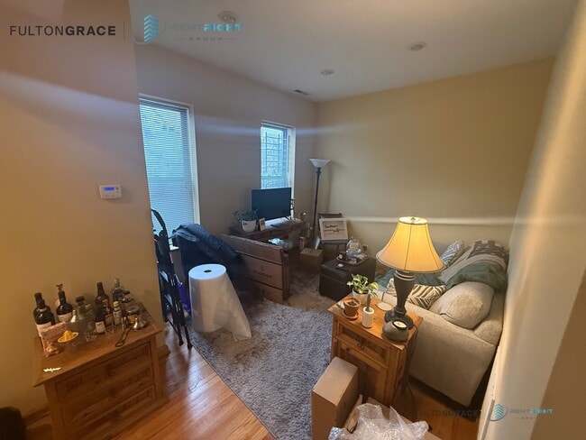 Foto del edificio - 1458 N Bosworth Ave