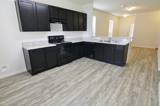 Building Photo - 3915 Lexington Manor Ct