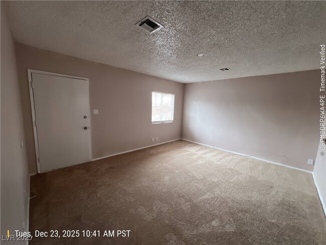 Building Photo - 400 Bonanza Way