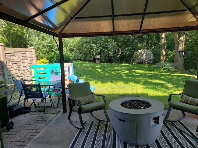 Patio interior - 4880 S 69th St