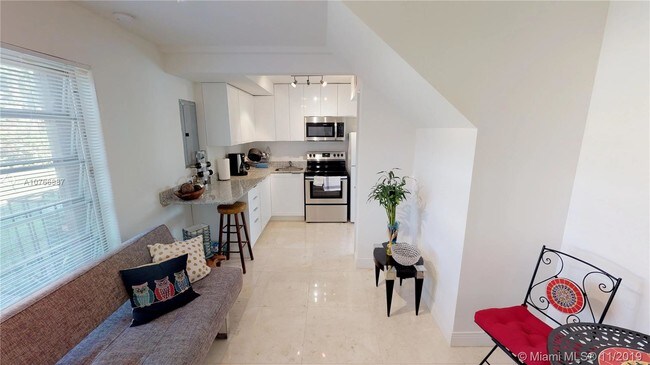Foto del edificio - 701 NE 164th St