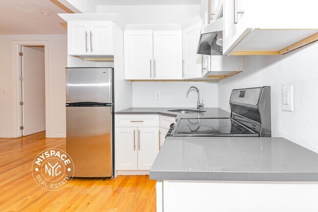 Building Photo - 1819 Beverley Rd