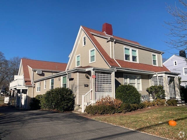 Building Photo - 90 Elm St