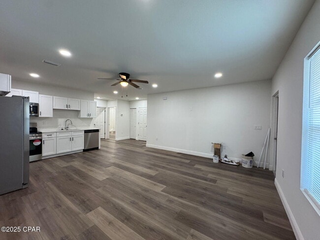 Building Photo - 148 Claire Ave