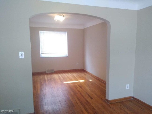 Building Photo - 3 br, 1 bath Apartment - 17525 Elsienna Ave