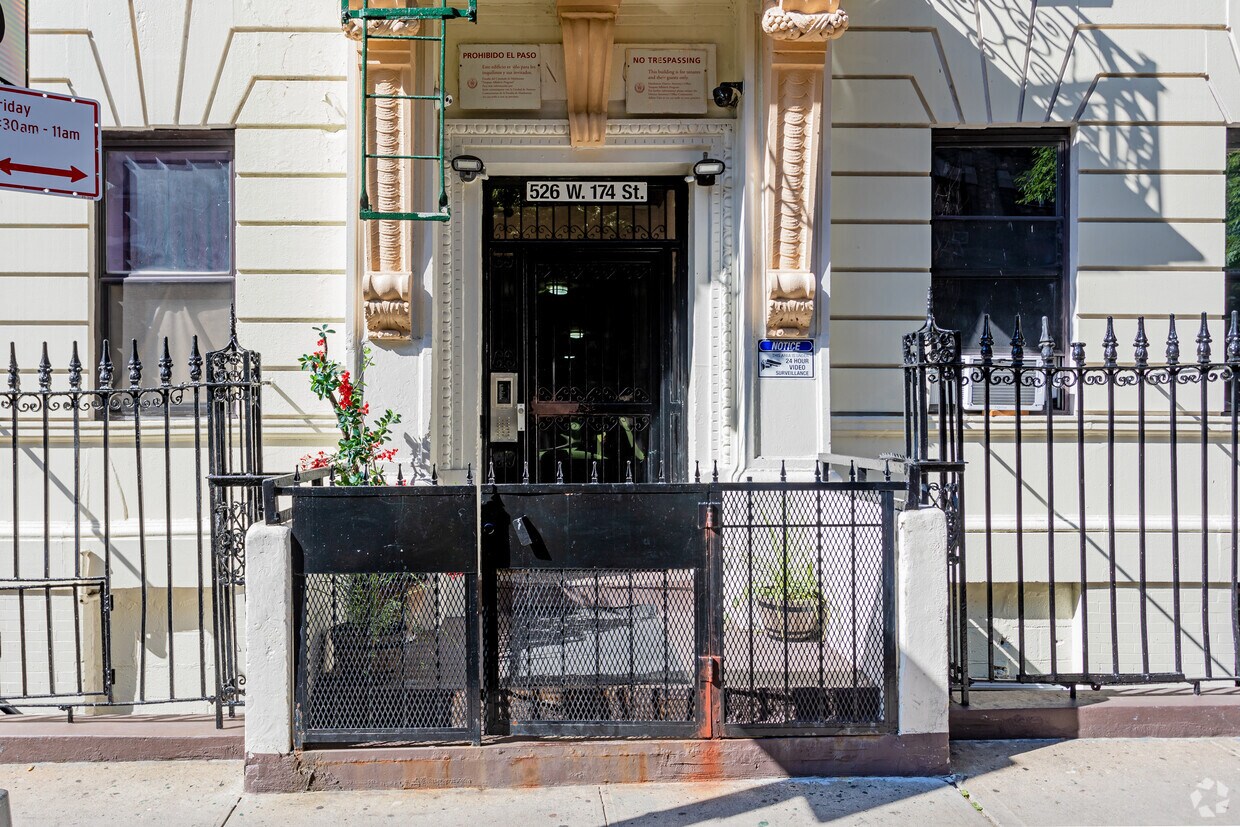Entrada - 526 W 174th St