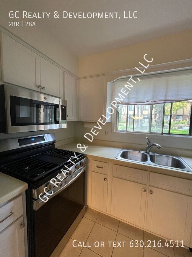 Building Photo - ***WHEATON LOCATION / 2 BDRM / 2 FULL BTH ...