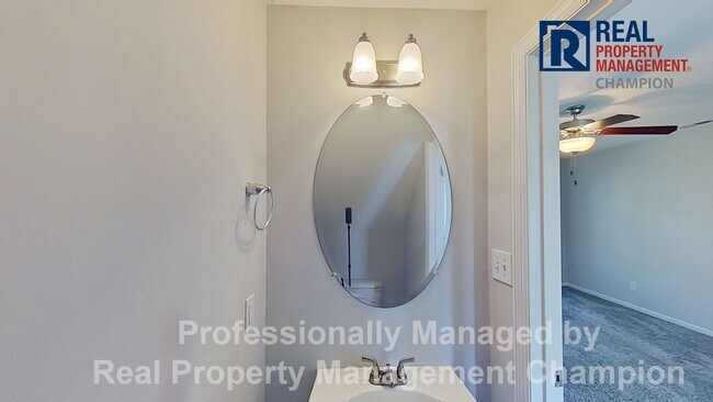 Foto del edificio - 717 Radiant Dr
