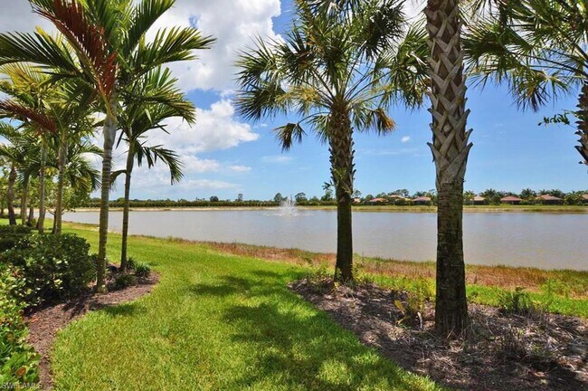 Foto del edificio - ** PALOMA BEAUTIFUL BONITA SPRINGS BEAUTY READY **  Short Term Rental Available:  Beautifully Fur...