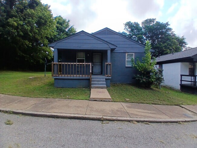 Building Photo - Charming 3 bedroom 1 bath home - $99 Move ...