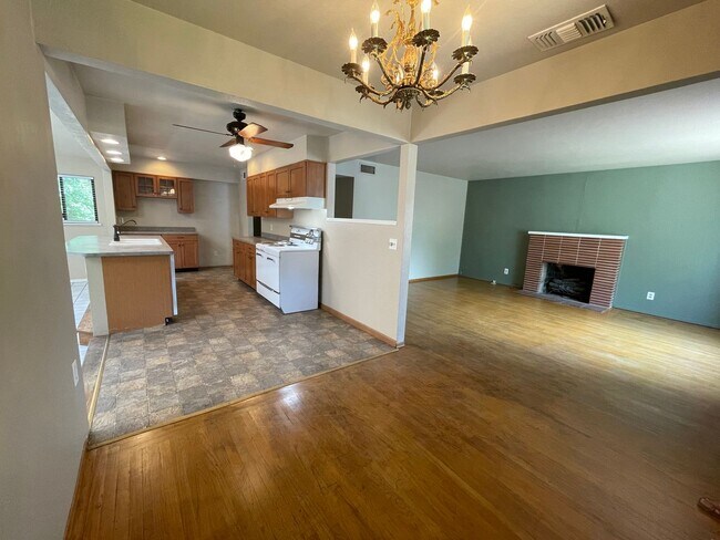 Foto del edificio - Charming & Unique Fair Oaks Home with Deta...