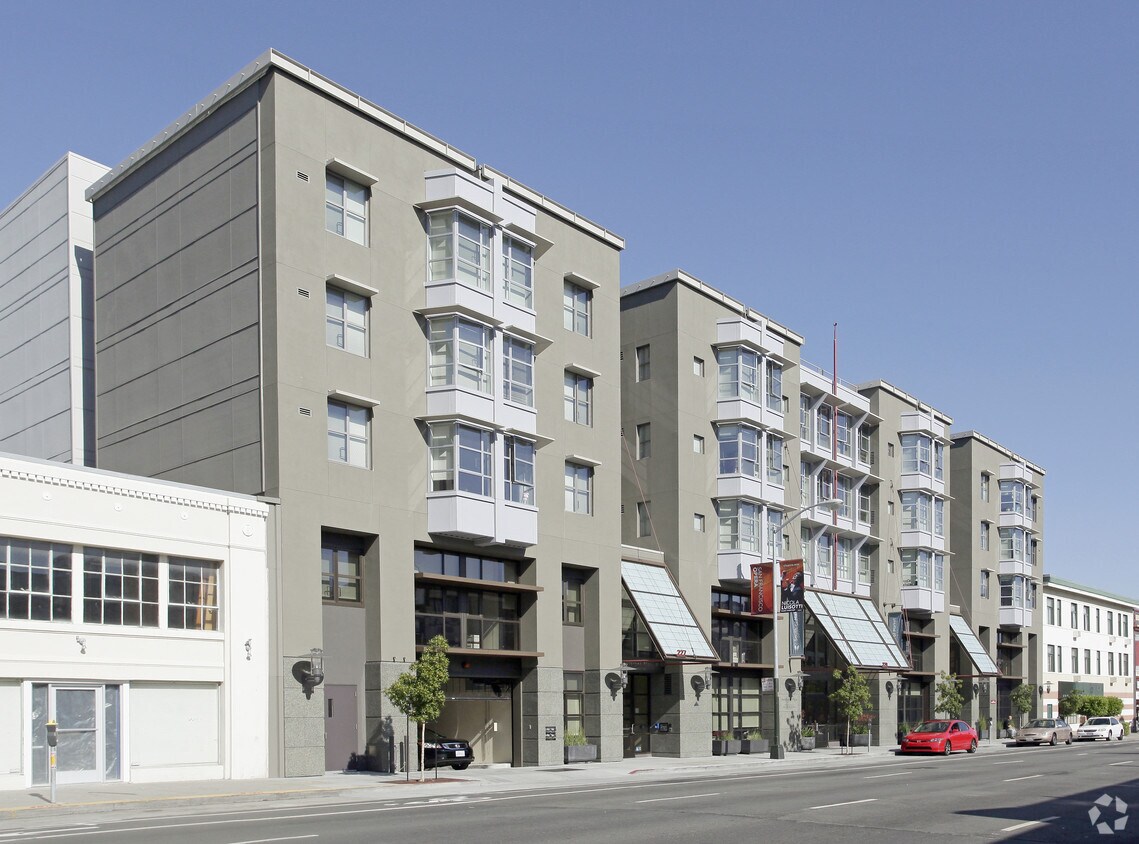 Foto principal - Westbrook Plaza