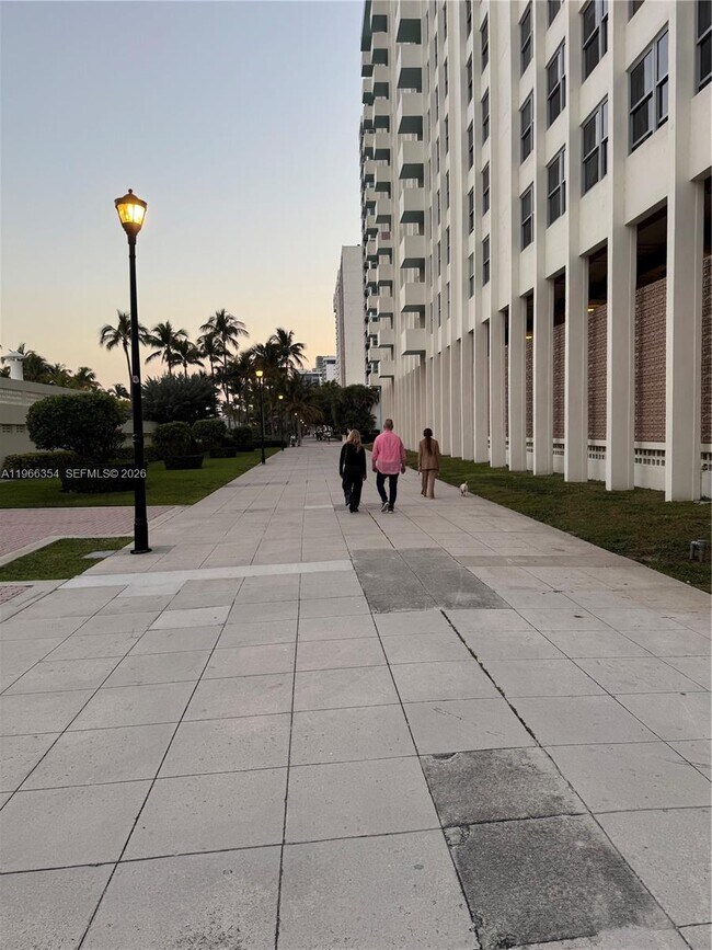 Foto del edificio - 2899 Collins Ave