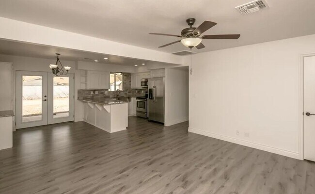 Foto del edificio - Remodeled 4-Bedroom Home in the Heart of K...