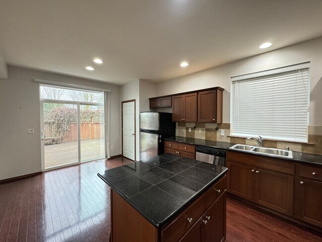 Foto del edificio - Luxurious 4BR/3BA Home for Rent