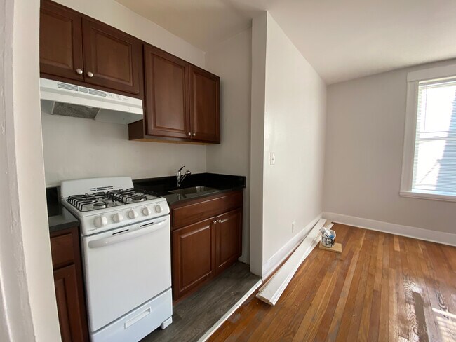 Building Photo - 166 Salem St