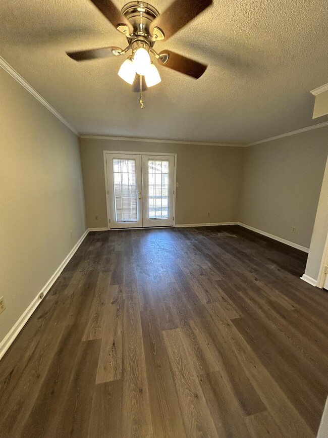Building Photo - 716 Verdant Dr