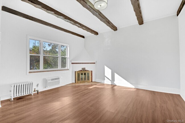 Foto del edificio - 88-33 Francis Lewis Blvd